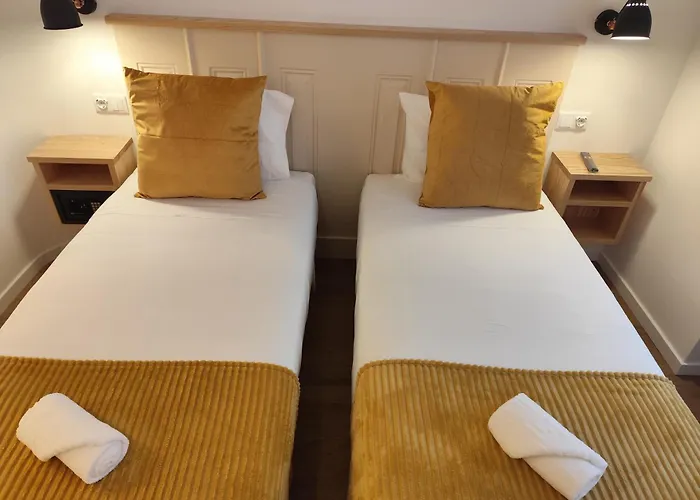 Hotel Bacalhoeiros 125 2*